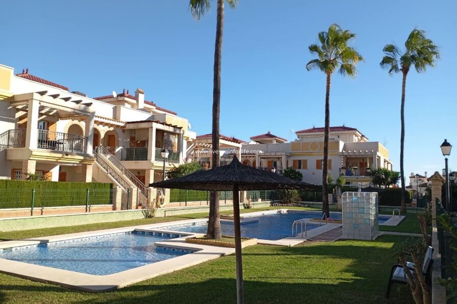 Apartamento de 2 habitaciones en Daya Vieja en venta con piscina - 152.100 € (Ref: 9664240)