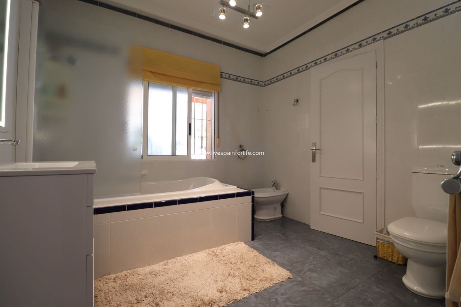 3 soveværelse Villa til salg i Algorfa med swimmingpool garage - € 549.500 (Ref: 9664250)