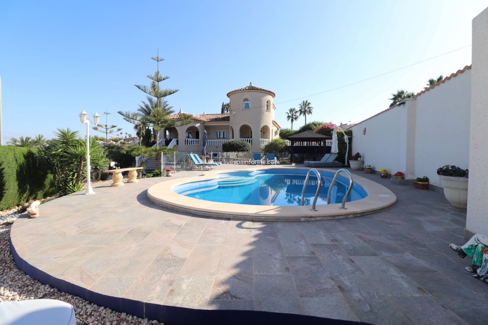 5 bedroom Villa for sale in Almoradi with pool garage - € 685,000 (Ref: 9664264)