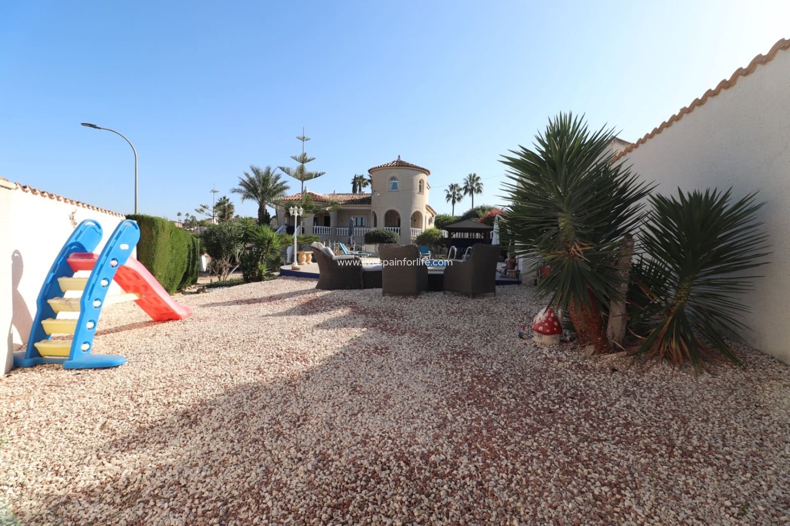 5 bedroom Villa for sale in Almoradi with pool garage - € 685,000 (Ref: 9664264)