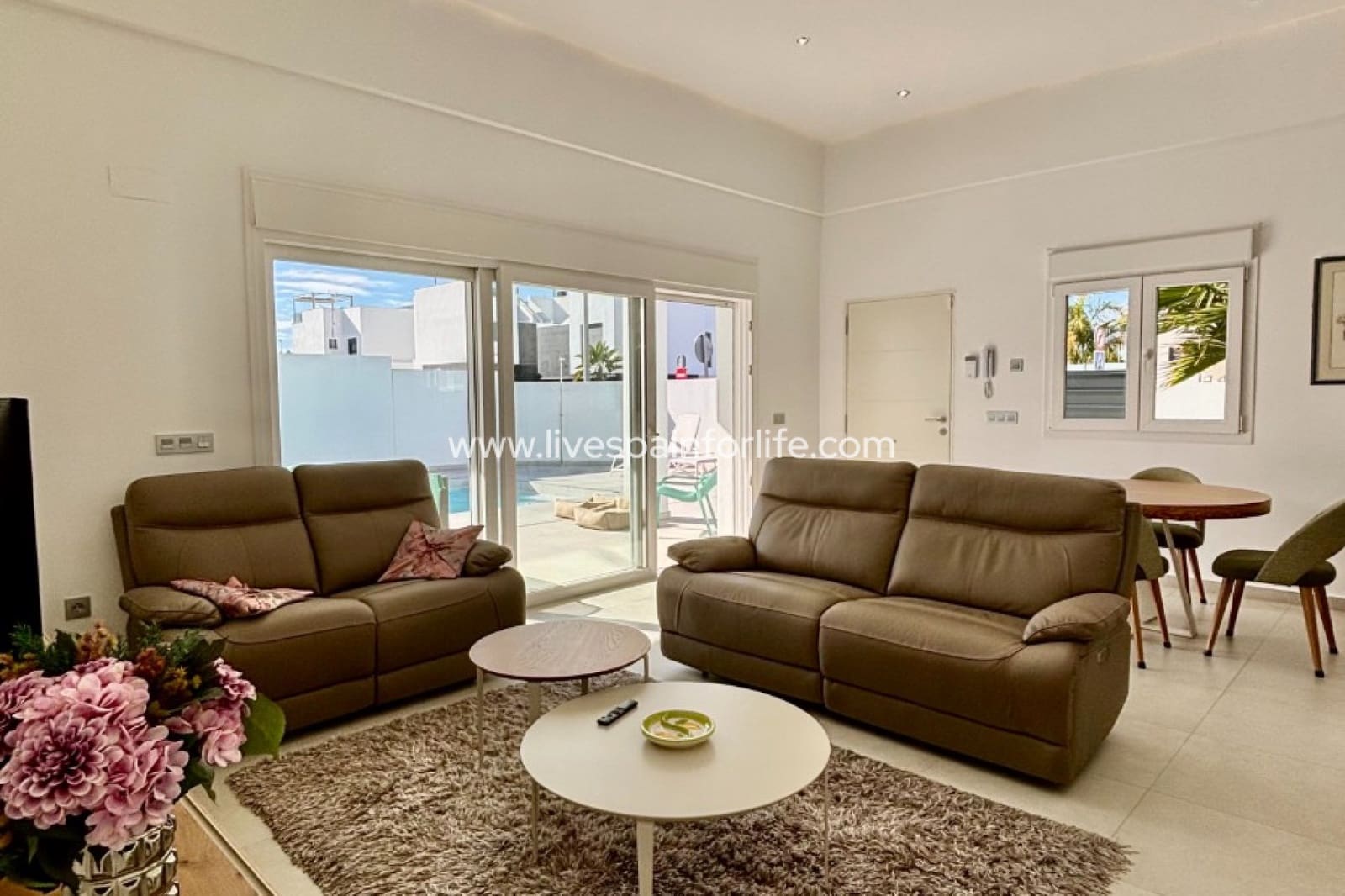 3 bedroom Villa for sale in Benijofar with pool garage - € 569,500 (Ref: 9672105)