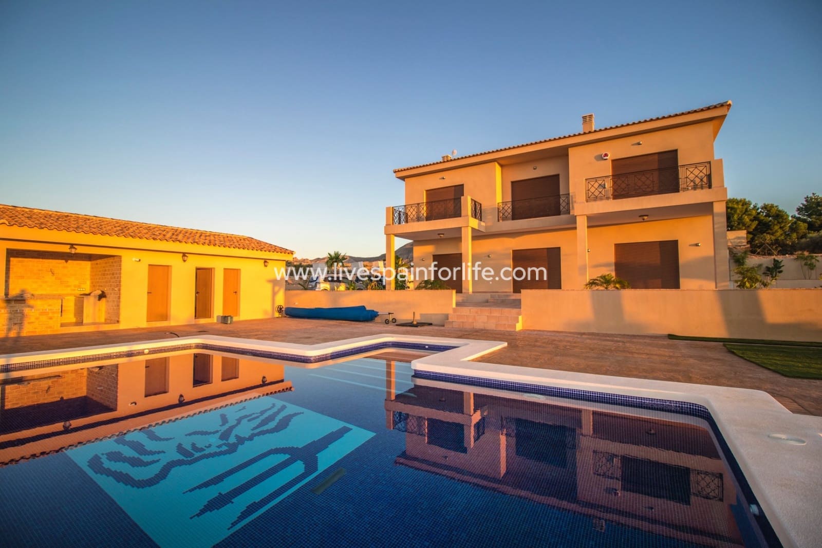 3 sovrum Finca/Hus på landet till salu i Pinoso med pool garage - 385 000 € (Ref: 9672269)