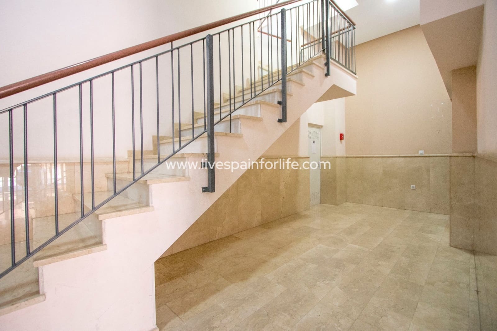 4 bedroom Apartment for sale in Albatera with garage - € 360,000 (Ref: 9675949)