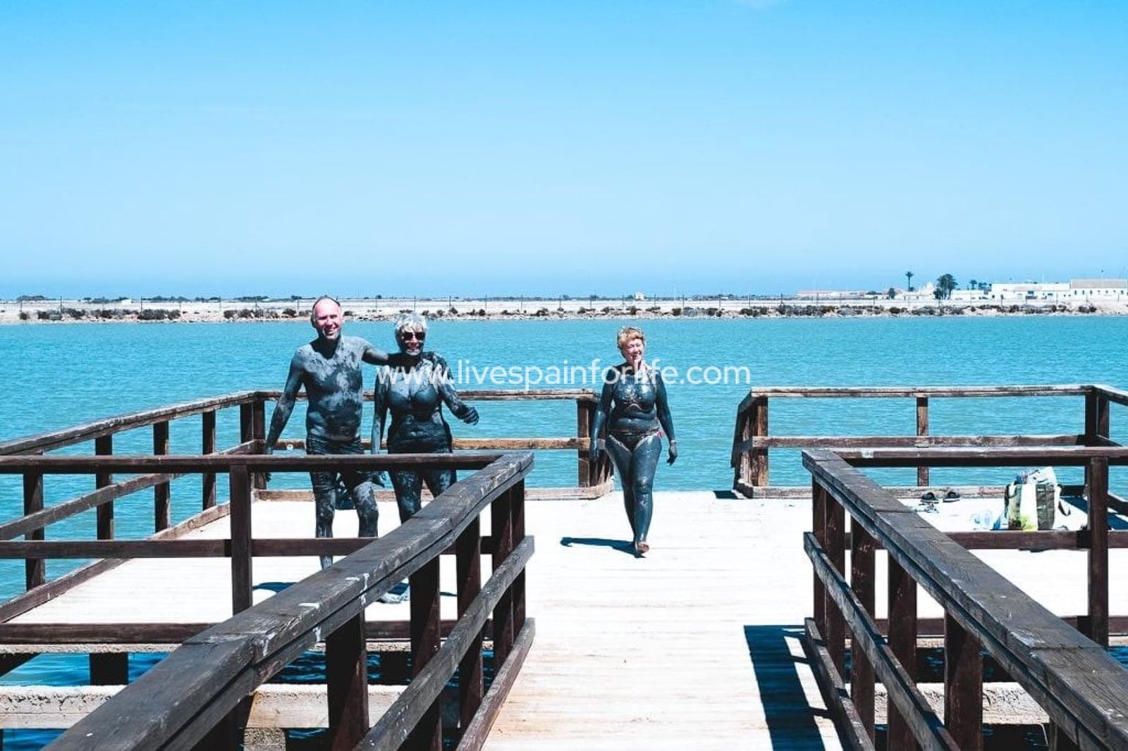 Bungalow de 2 habitaciones en San Pedro del Pinatar en venta con piscina garaje - 319.900 € (Ref: 9684227)