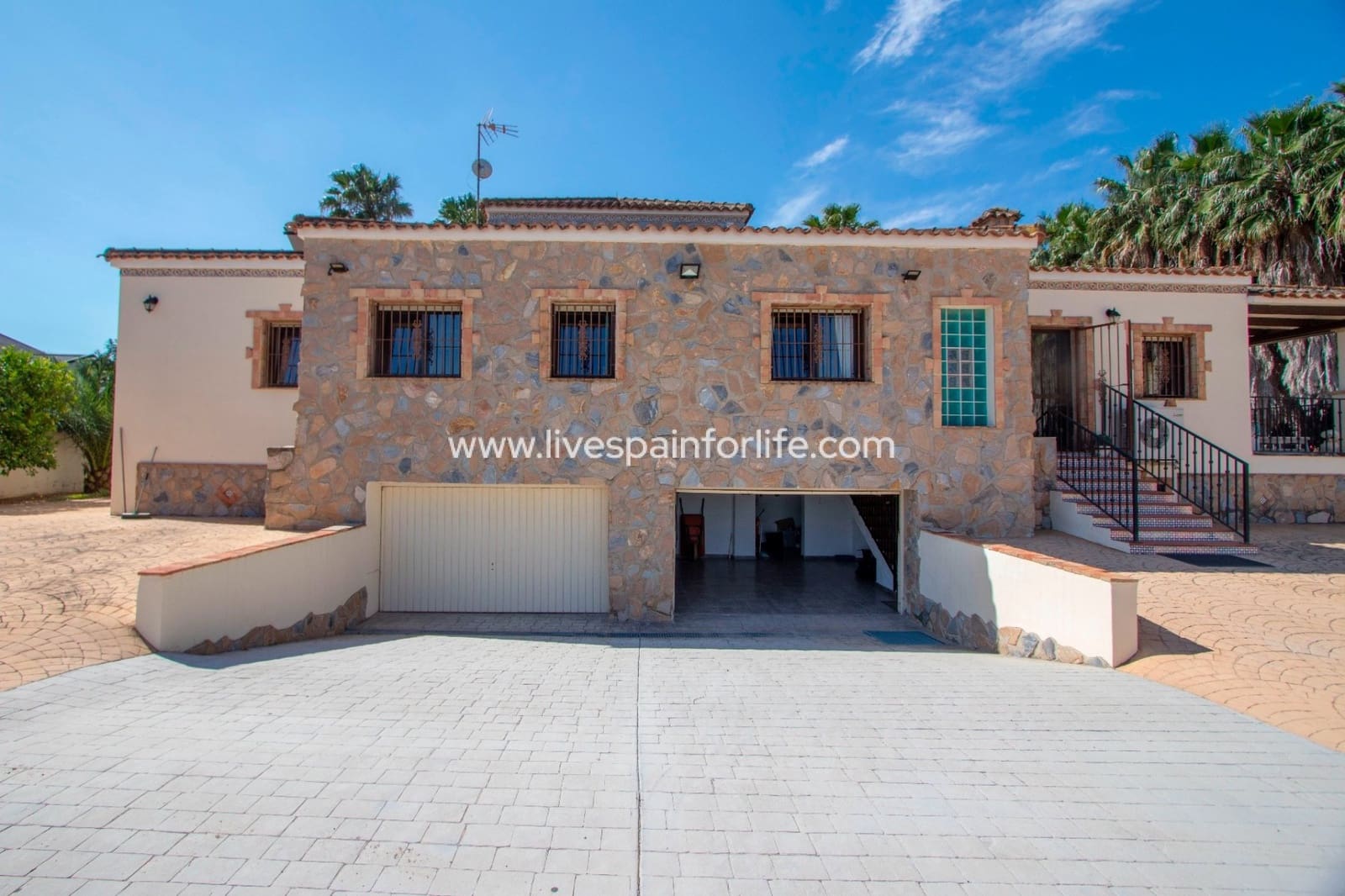 5 soveværelse Finca/Landehus til salg i Bigastro med swimmingpool garage - € 595.000 (Ref: 9707633)