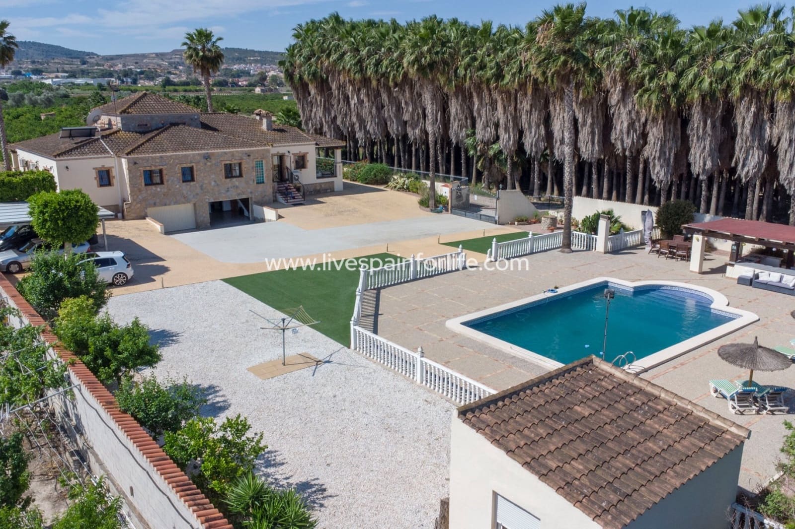 5 soveværelse Finca/Landehus til salg i Bigastro med swimmingpool garage - € 595.000 (Ref: 9707633)