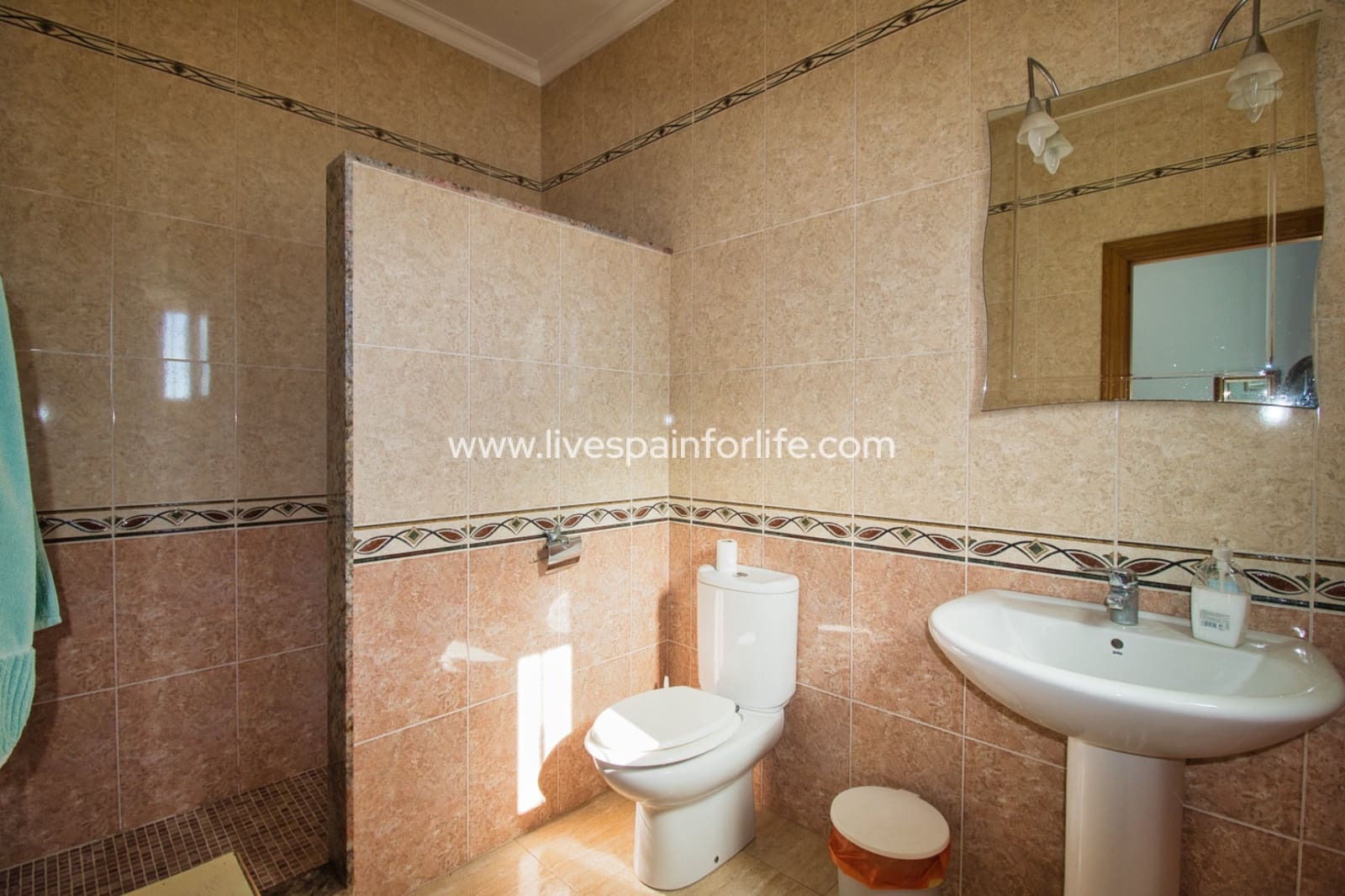 4 soveværelse Finca/Landehus til salg i Catral med swimmingpool - € 385.000 (Ref: 9707641)