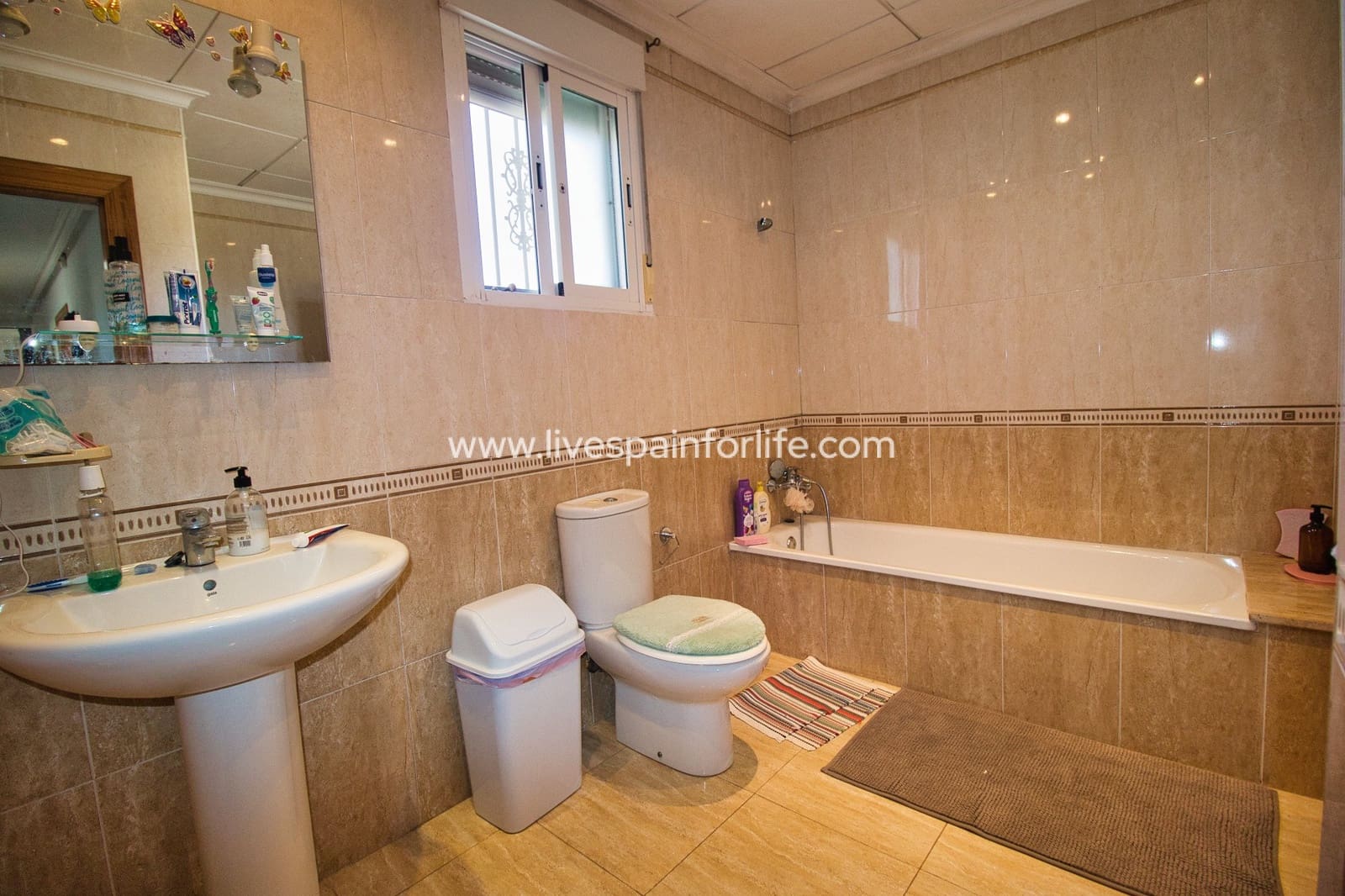 4 soveværelse Finca/Landehus til salg i Catral med swimmingpool - € 385.000 (Ref: 9707641)