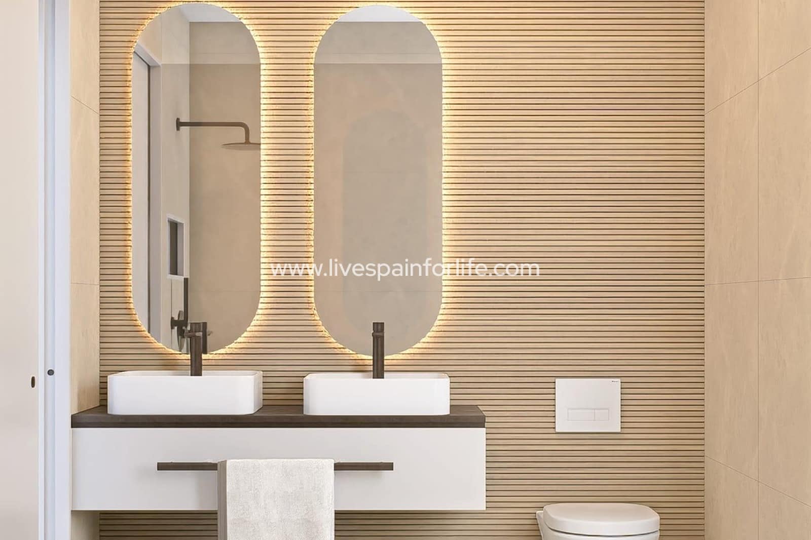 Chalet de 3 habitaciones en Pilar de la Horadada en venta con piscina garaje - 550.000 € (Ref: 9707650)