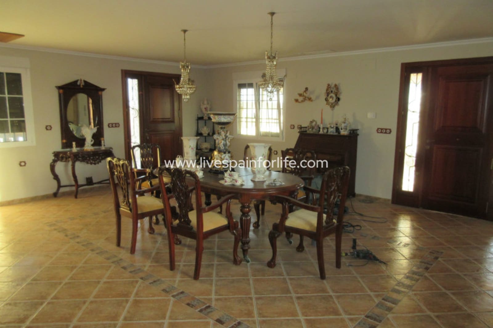 16 soveværelse Finca/Landehus til salg i Albatera med swimmingpool garage - € 1.050.000 (Ref: 9707906)