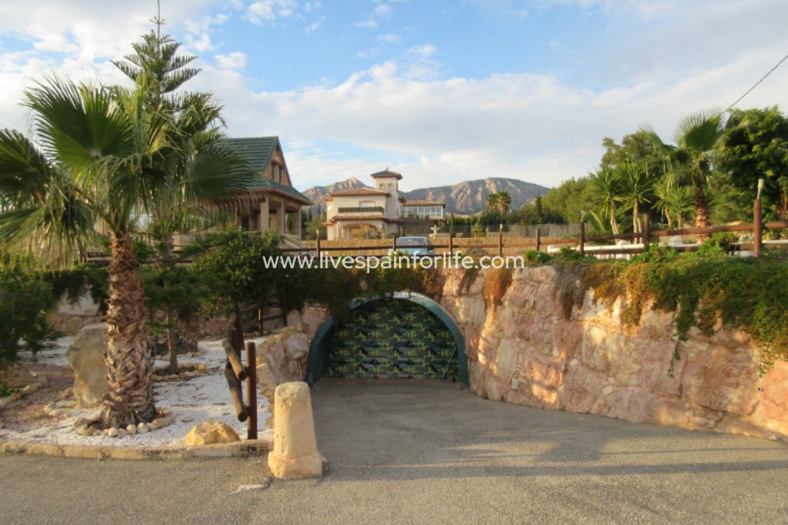 16 soveværelse Finca/Landehus til salg i Albatera med swimmingpool garage - € 1.050.000 (Ref: 9707906)