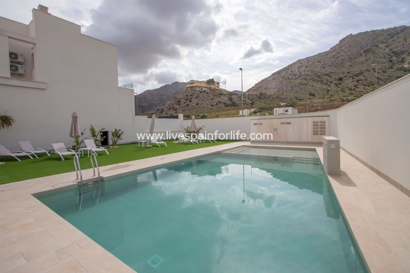 2 quarto Casa em Banda para venda em Cox com piscina garagem - 223 000 € (Ref: 9708053)