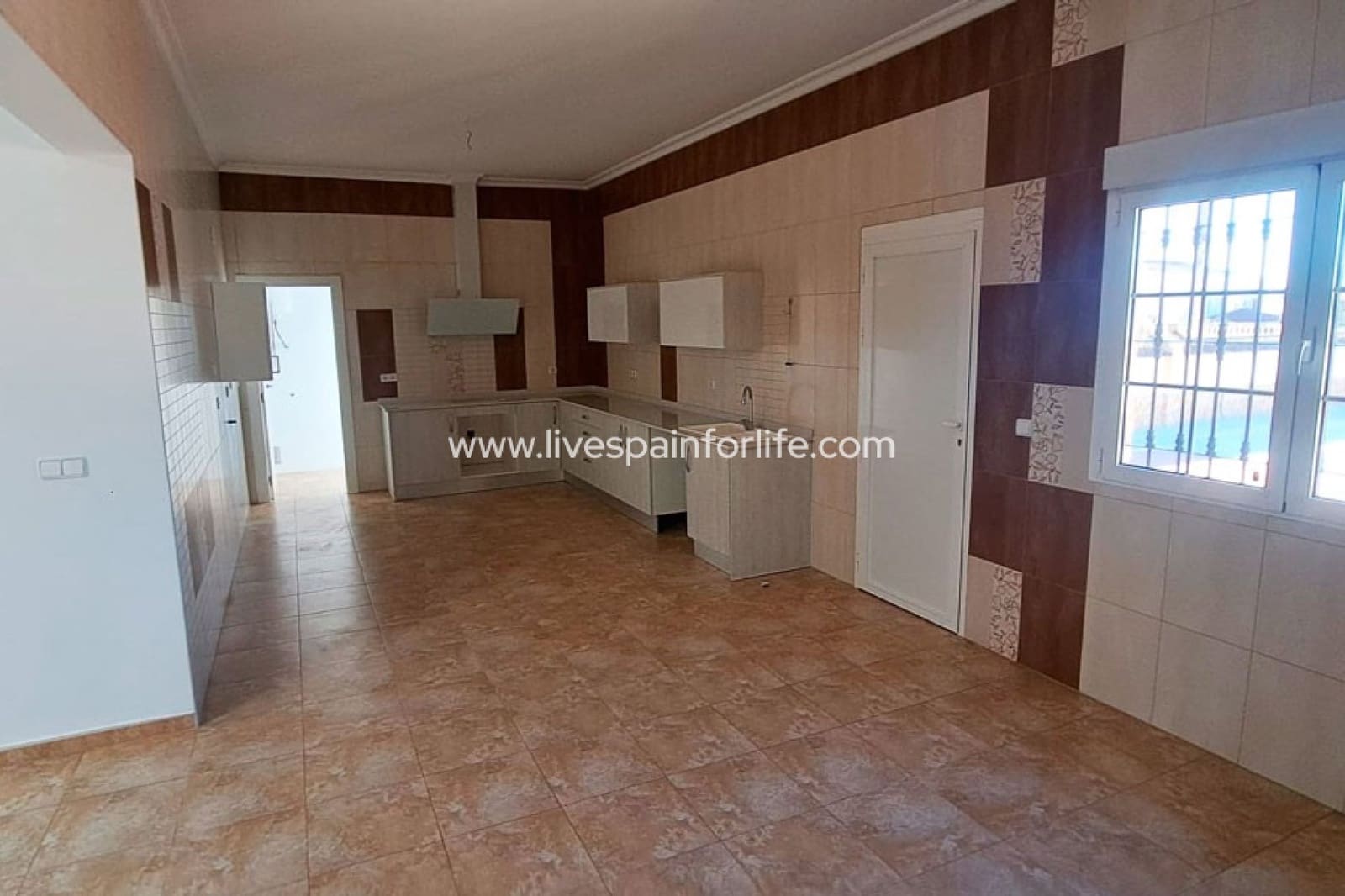 5 bedroom Finca/Country House for sale in Alicante / Alacant city with garage - € 485,000 (Ref: 9708058)
