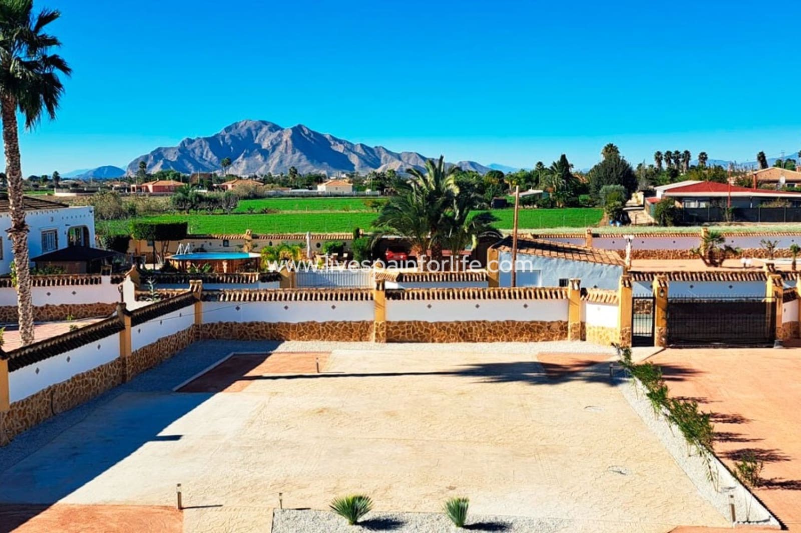 5 bedroom Finca/Country House for sale in Alicante / Alacant city with garage - € 485,000 (Ref: 9708058)