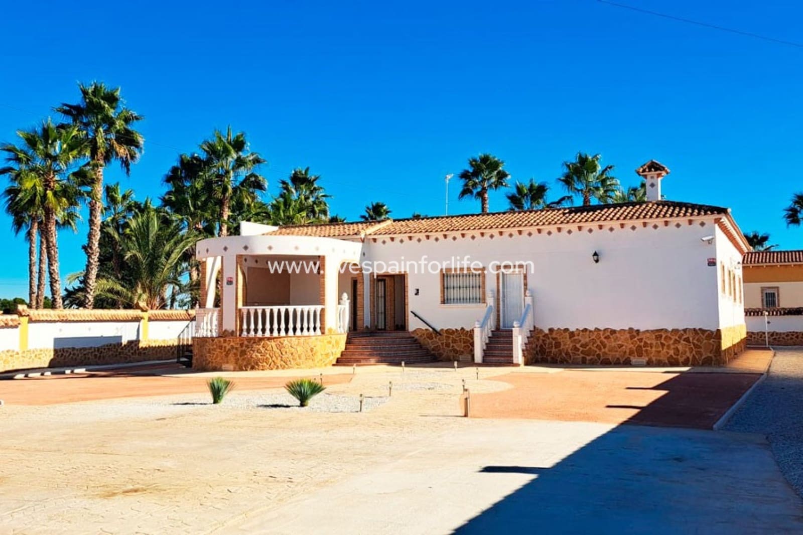 5 bedroom Finca/Country House for sale in Catral with garage - € 485,000 (Ref: 9708059)