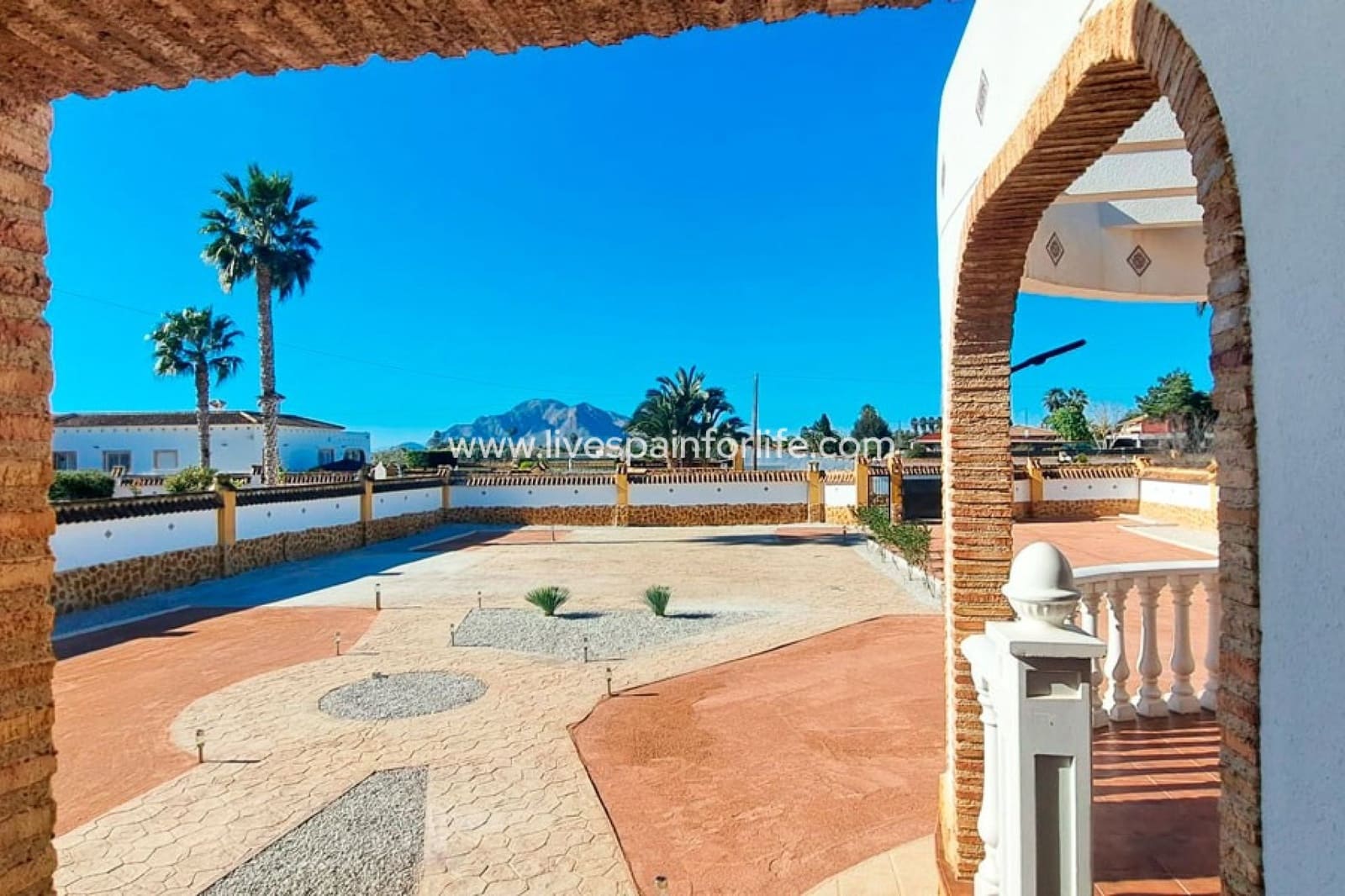 5 bedroom Finca/Country House for sale in Catral with garage - € 485,000 (Ref: 9708059)