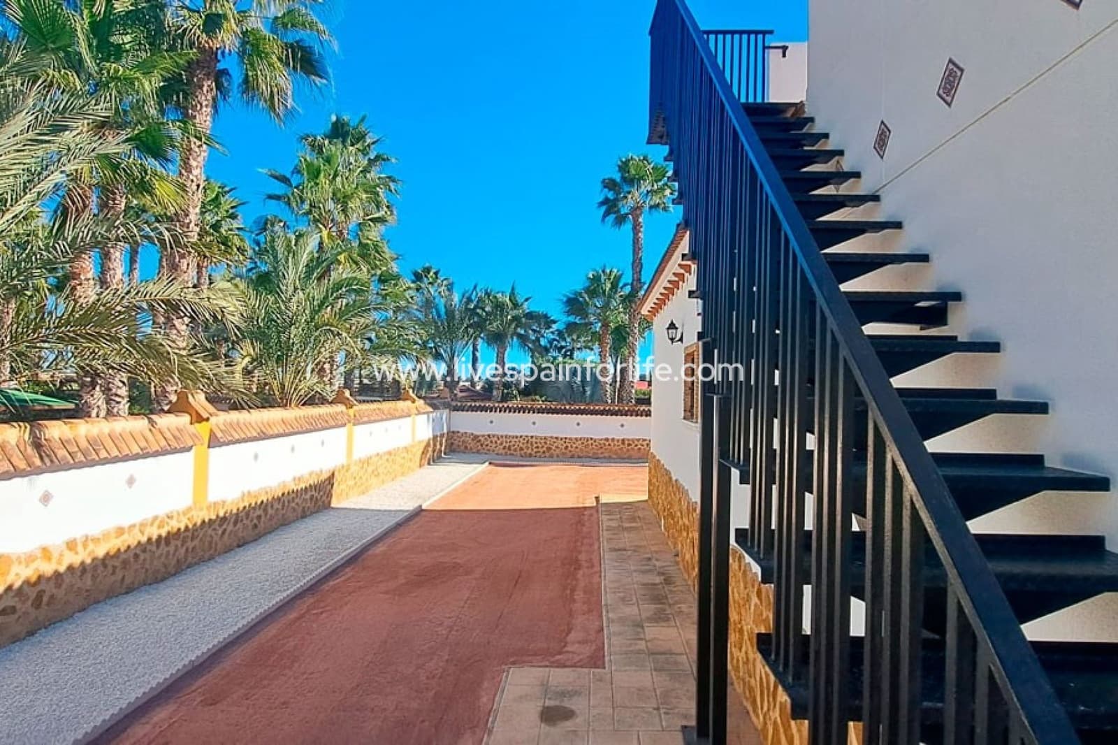 5 bedroom Finca/Country House for sale in Catral with garage - € 485,000 (Ref: 9708059)