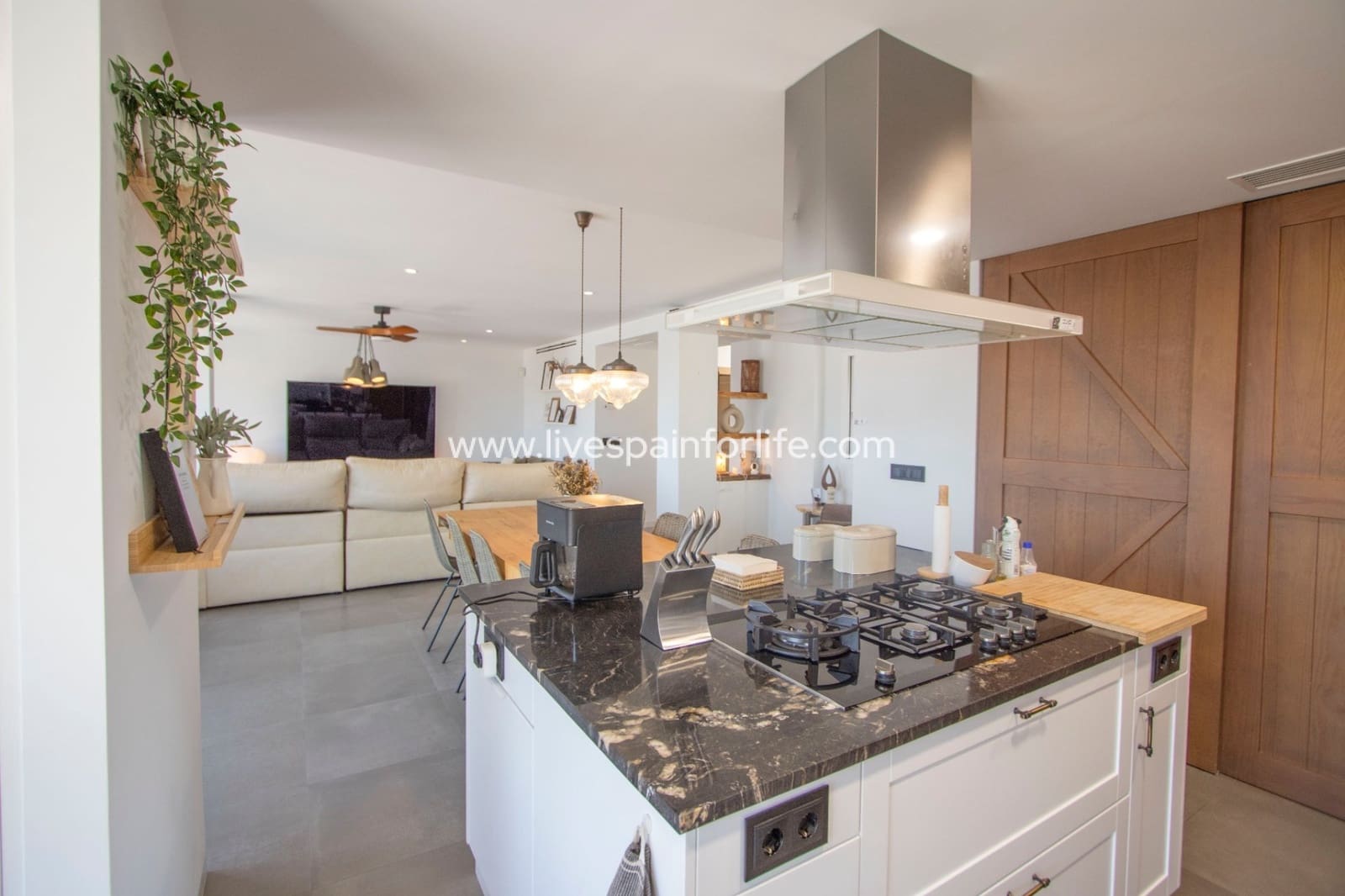 4 bedroom Apartment for sale in Albatera with garage - € 360,000 (Ref: 9713405)