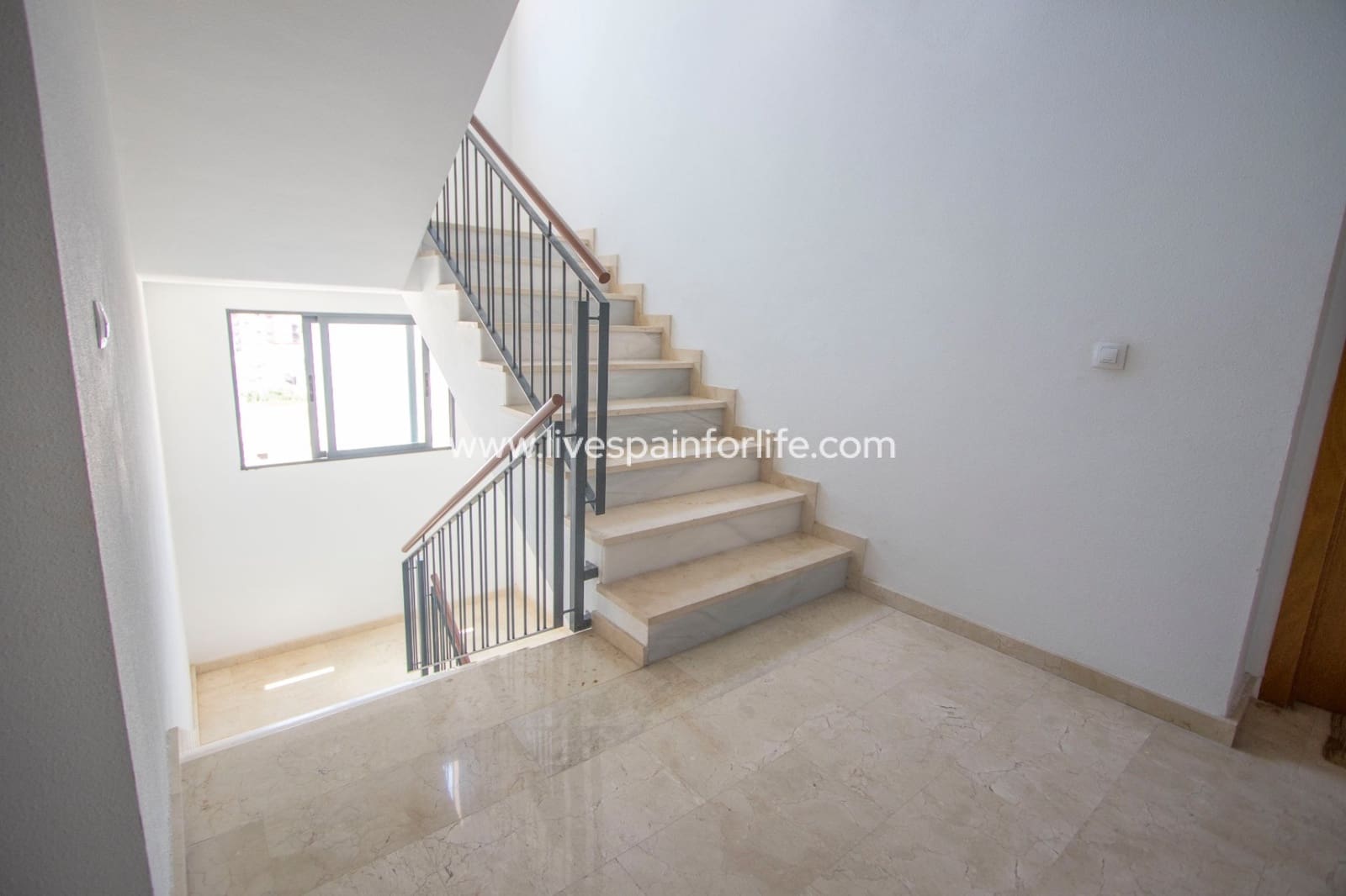 4 bedroom Apartment for sale in Albatera with garage - € 360,000 (Ref: 9713405)