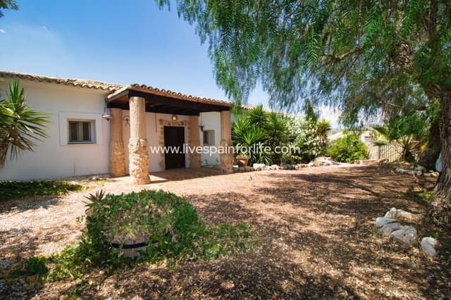 5 bedroom Finca/Country House for sale in Pinoso with pool - € 395,000 (Ref: 9713409)