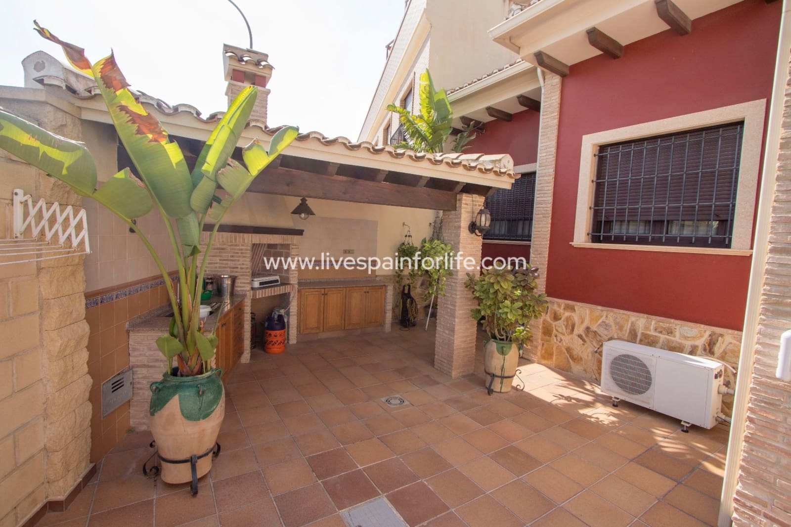3 bedroom Townhouse for sale in Albatera with pool - € 430,000 (Ref: 9715572)
