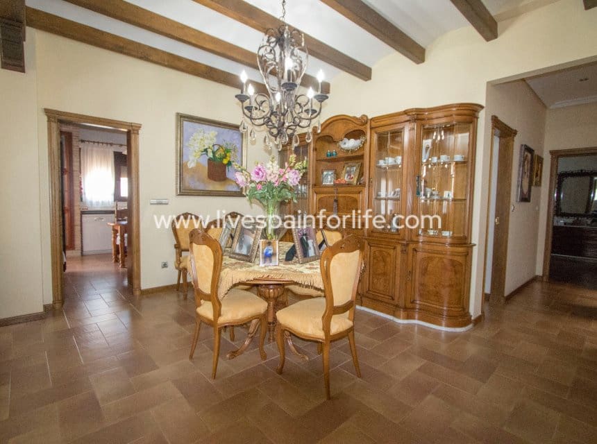 3 bedroom Townhouse for sale in Albatera with pool - € 430,000 (Ref: 9715572)