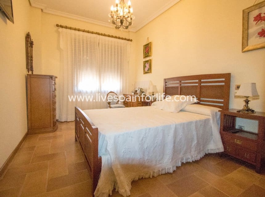 3 bedroom Townhouse for sale in Albatera with pool - € 430,000 (Ref: 9715572)