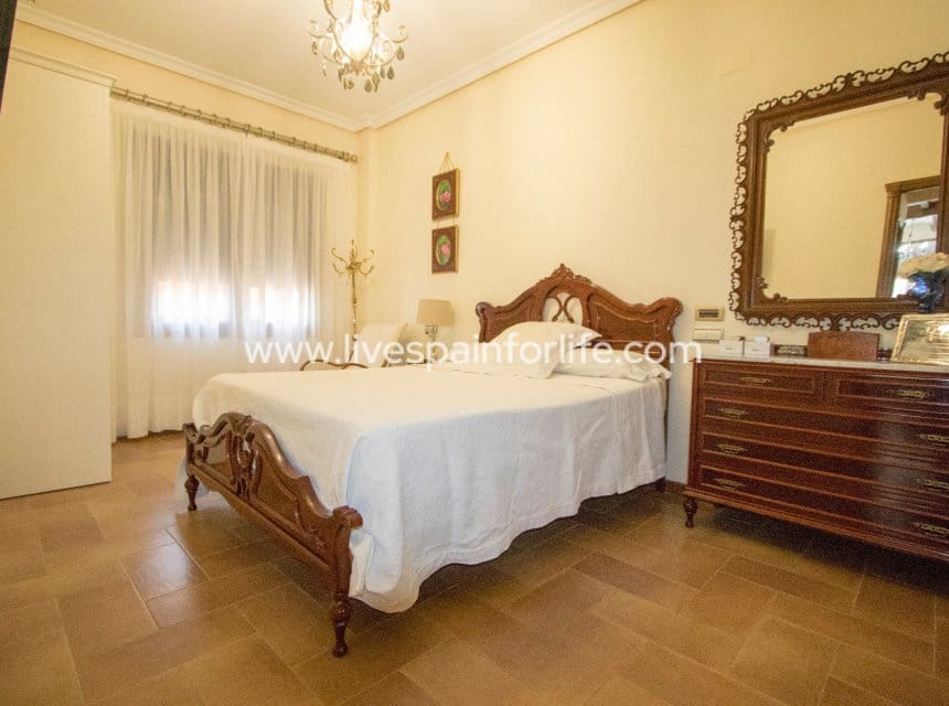 3 bedroom Townhouse for sale in Albatera with pool - € 430,000 (Ref: 9715572)