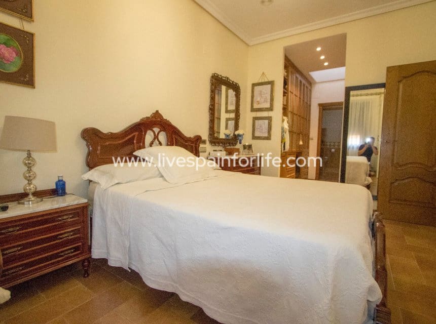 3 bedroom Townhouse for sale in Albatera with pool - € 430,000 (Ref: 9715572)