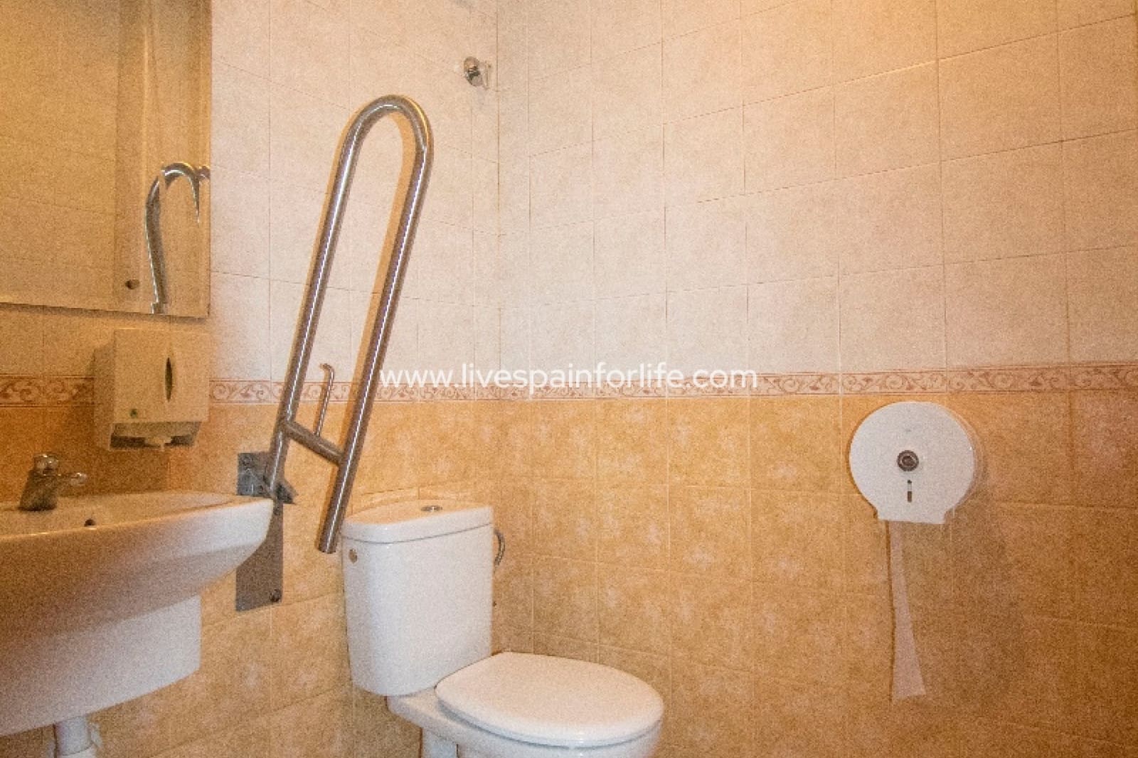 Local Comercial de 1 habitación en Albatera en venta con garaje - 225.000 € (Ref: 9715580)