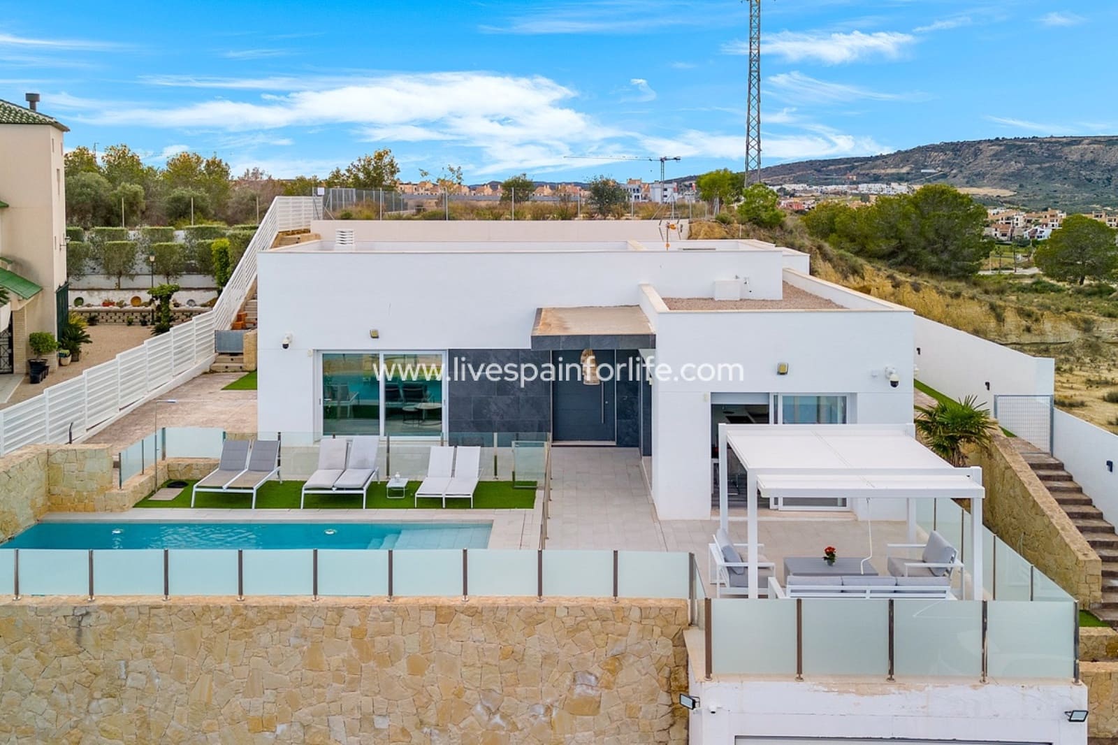 4 bedroom Villa for sale in Algorfa with pool garage - € 950,000 (Ref: 9715582)