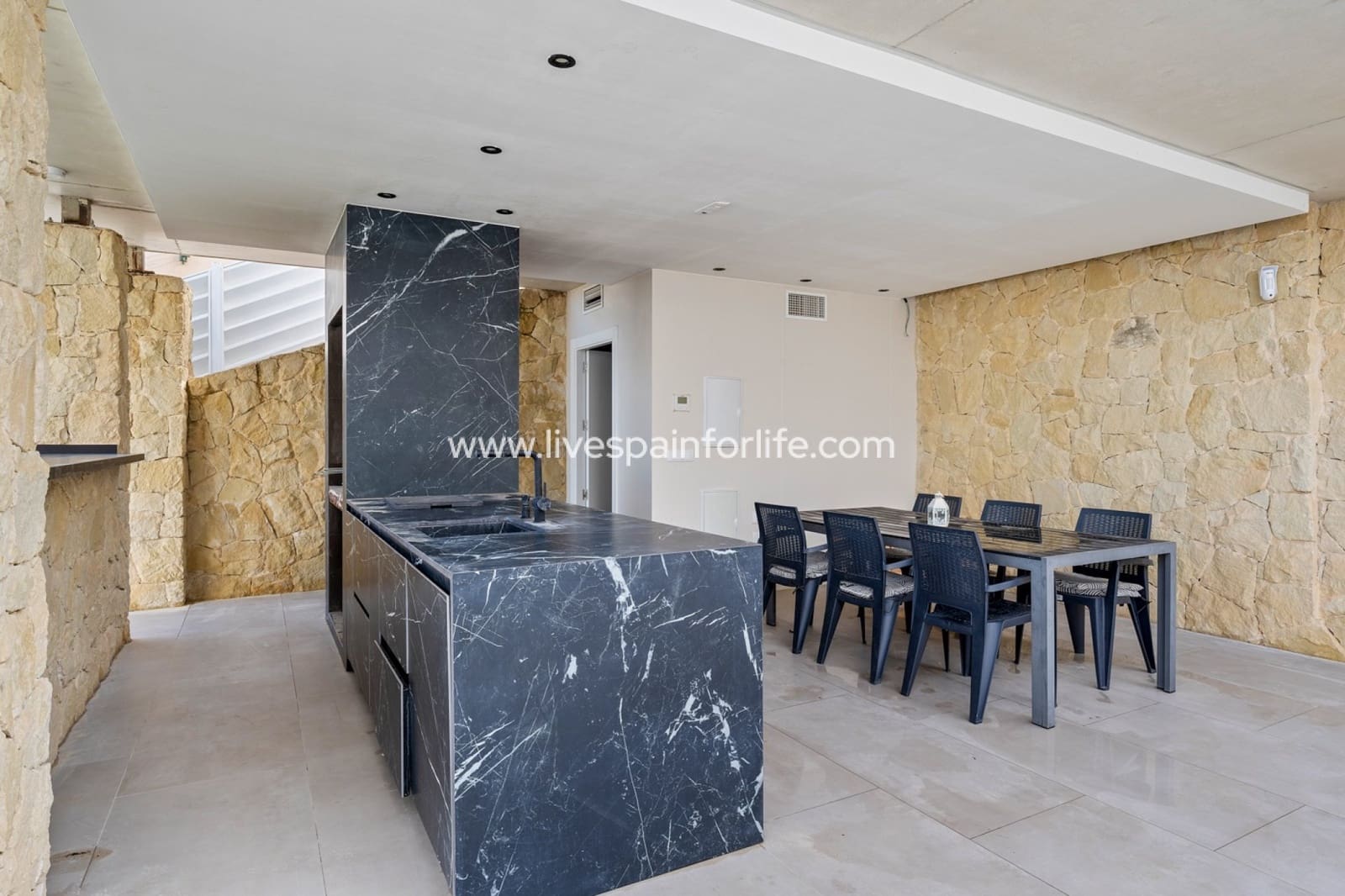 4 bedroom Villa for sale in Algorfa with pool garage - € 950,000 (Ref: 9715582)