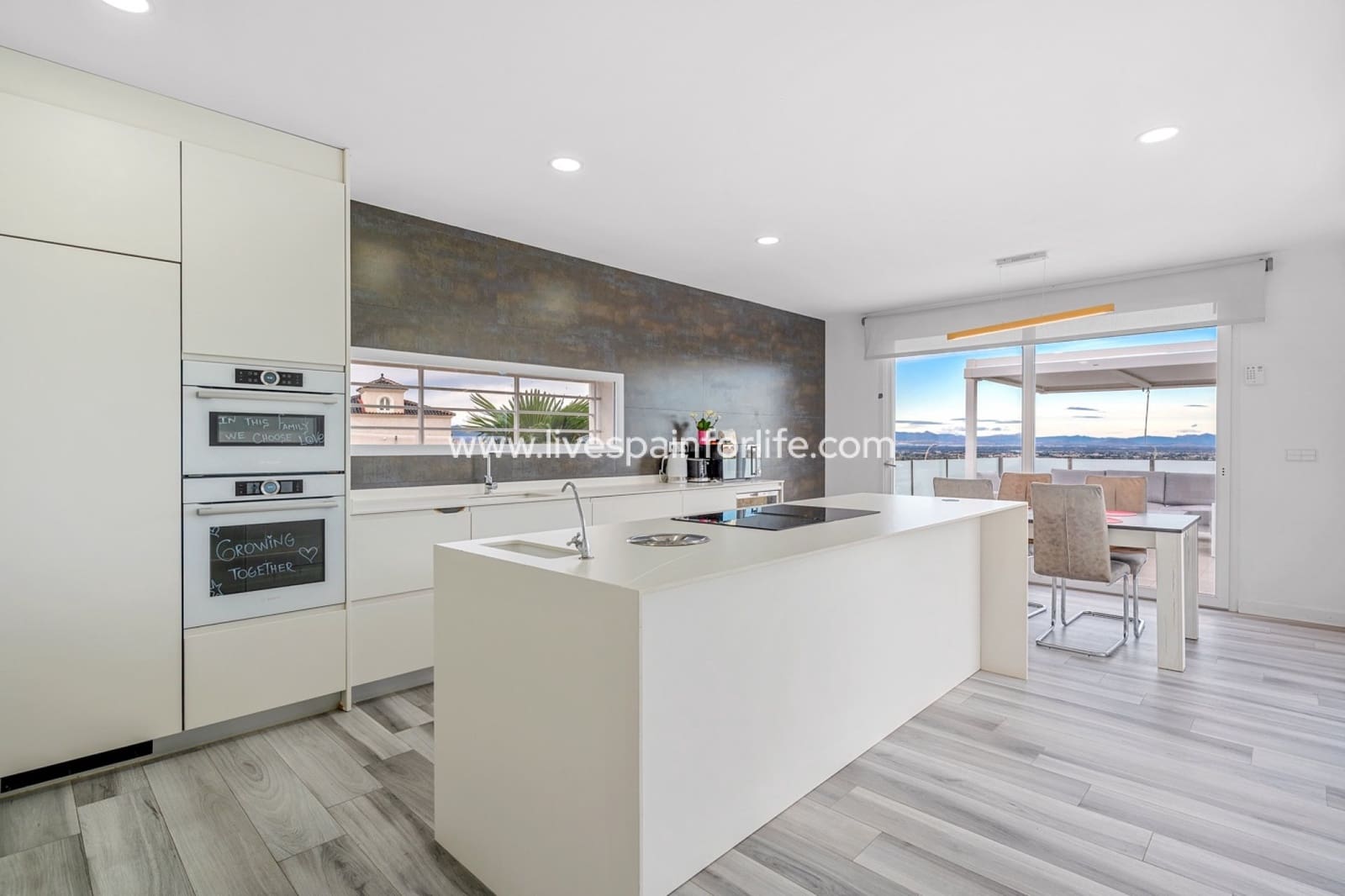 4 bedroom Villa for sale in Algorfa with pool garage - € 950,000 (Ref: 9715582)