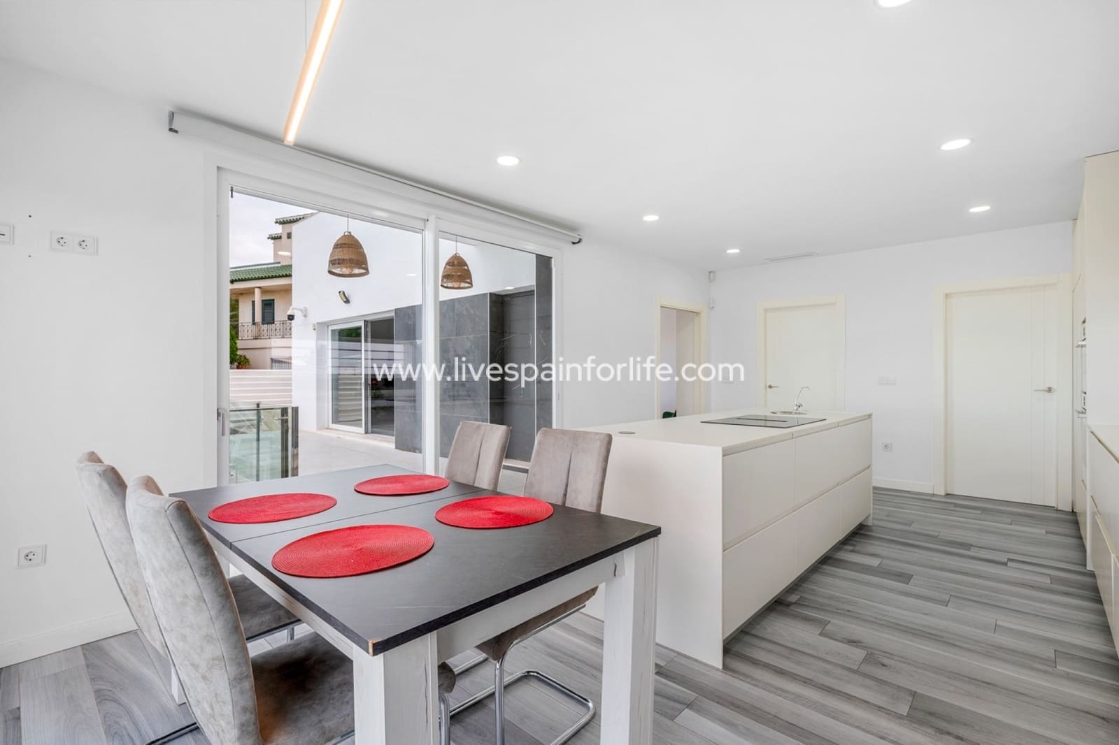 4 bedroom Villa for sale in Algorfa with pool garage - € 950,000 (Ref: 9715582)