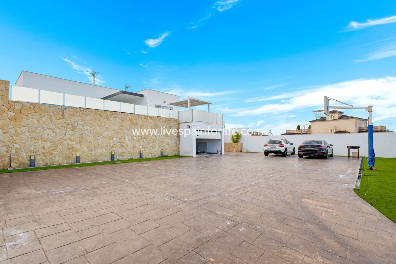 4 bedroom Villa for sale in Algorfa with pool garage - € 950,000 (Ref: 9715582)