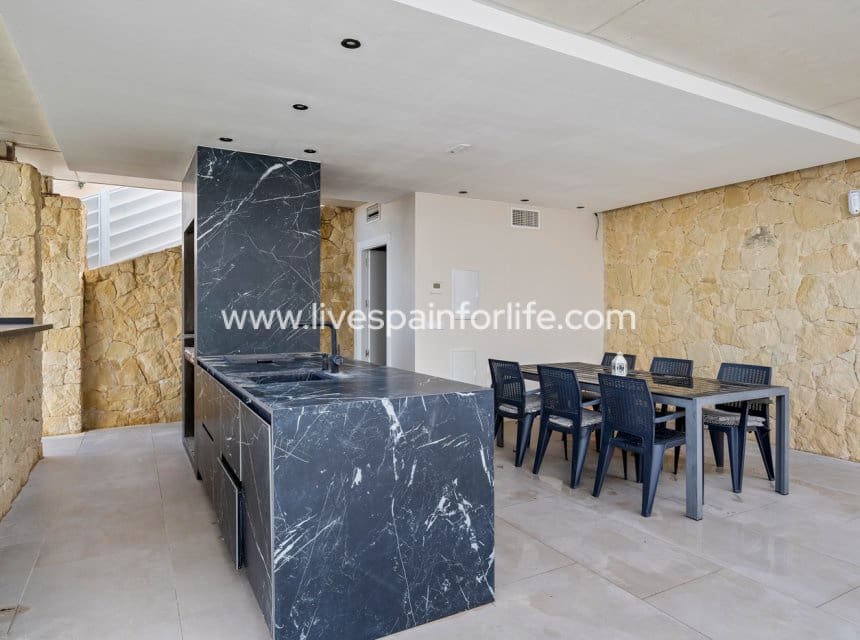 4 sypialnia Willa na sprzedaż w Algorfa z basenem garażem - 950 000 € (Ref: 9715582)