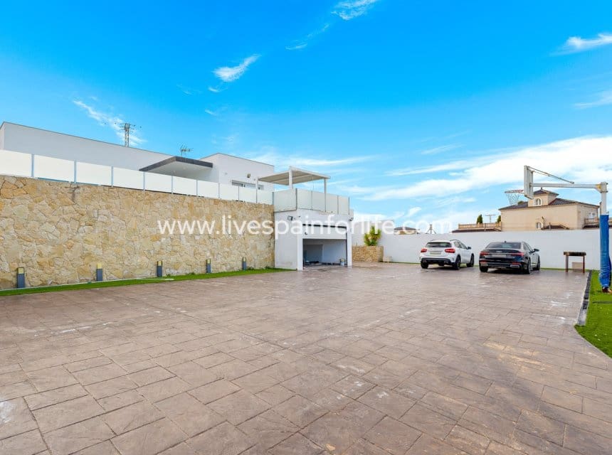 4 sypialnia Willa na sprzedaż w Algorfa z basenem garażem - 950 000 € (Ref: 9715582)