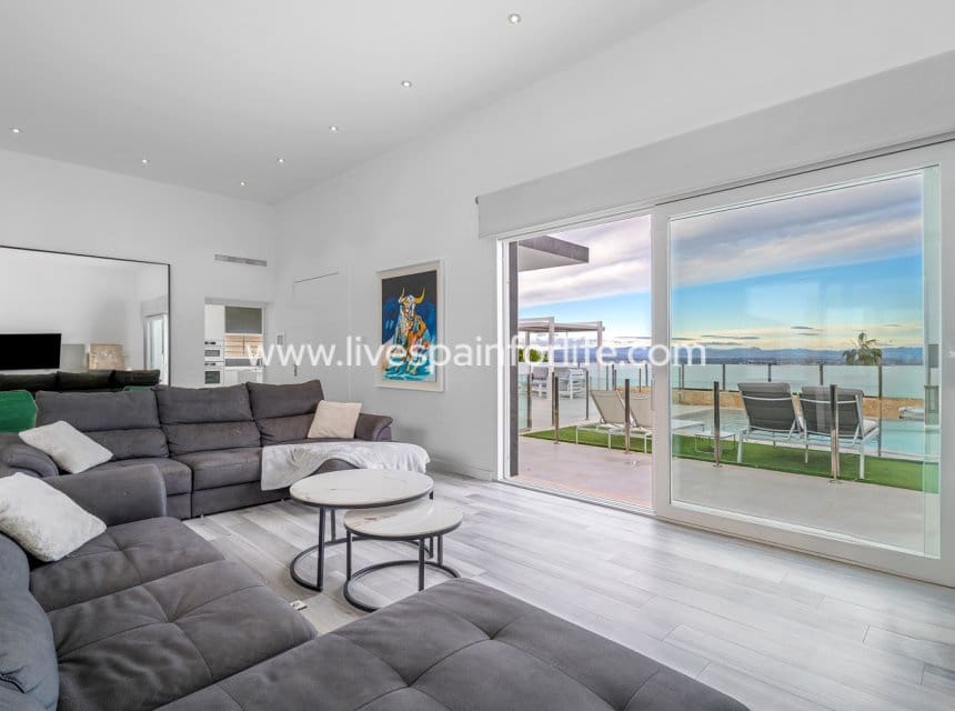 4 sypialnia Willa na sprzedaż w Algorfa z basenem garażem - 950 000 € (Ref: 9715582)