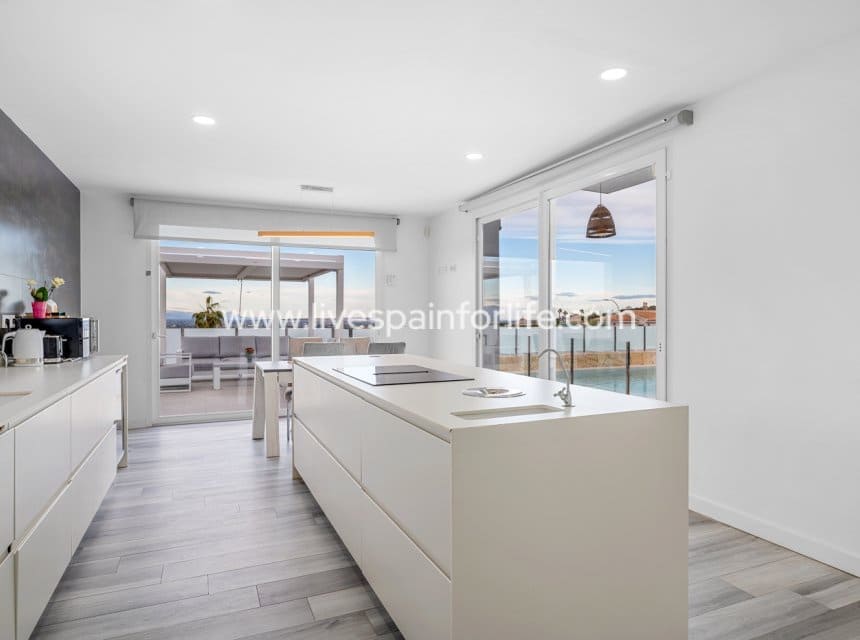 4 sypialnia Willa na sprzedaż w Algorfa z basenem garażem - 950 000 € (Ref: 9715582)