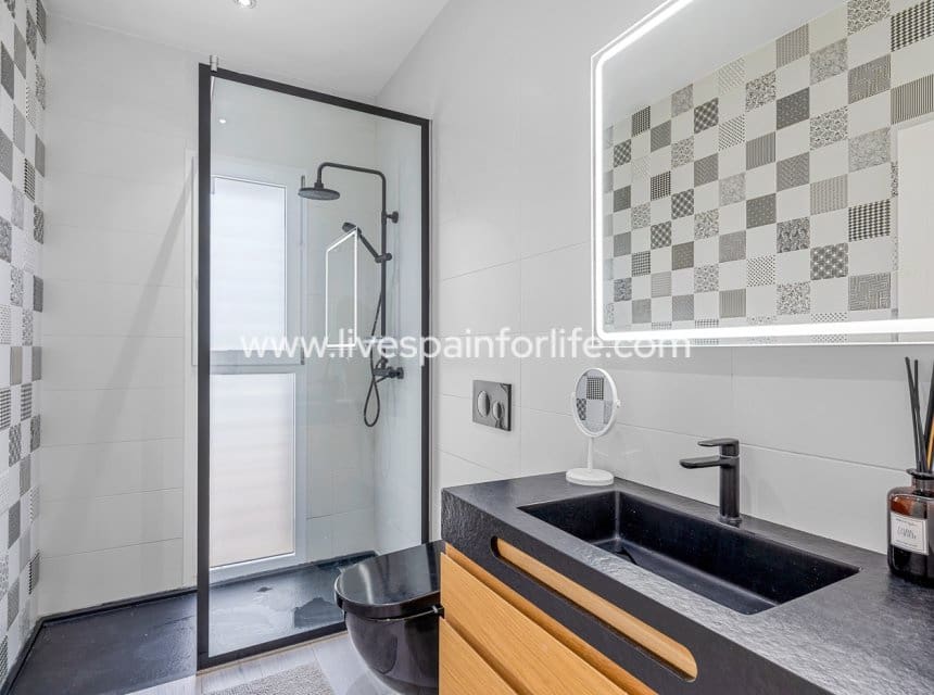 4 sypialnia Willa na sprzedaż w Algorfa z basenem garażem - 950 000 € (Ref: 9715582)