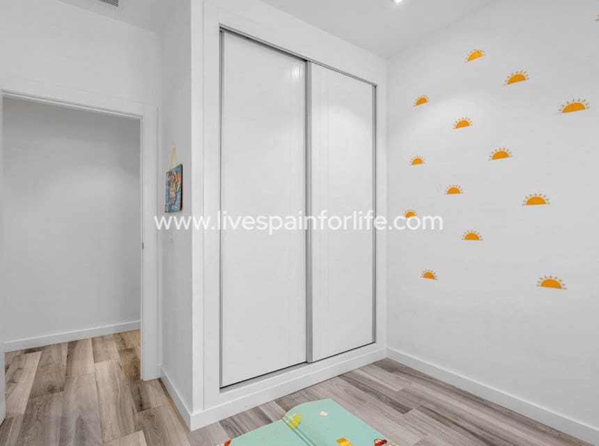4 sypialnia Willa na sprzedaż w Algorfa z basenem garażem - 950 000 € (Ref: 9715582)