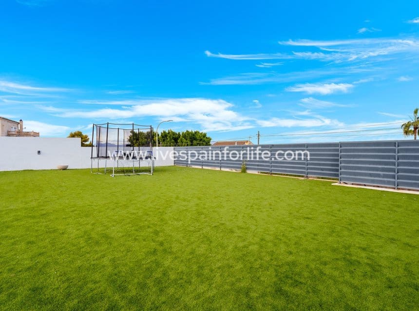 4 sypialnia Willa na sprzedaż w Algorfa z basenem garażem - 950 000 € (Ref: 9715582)