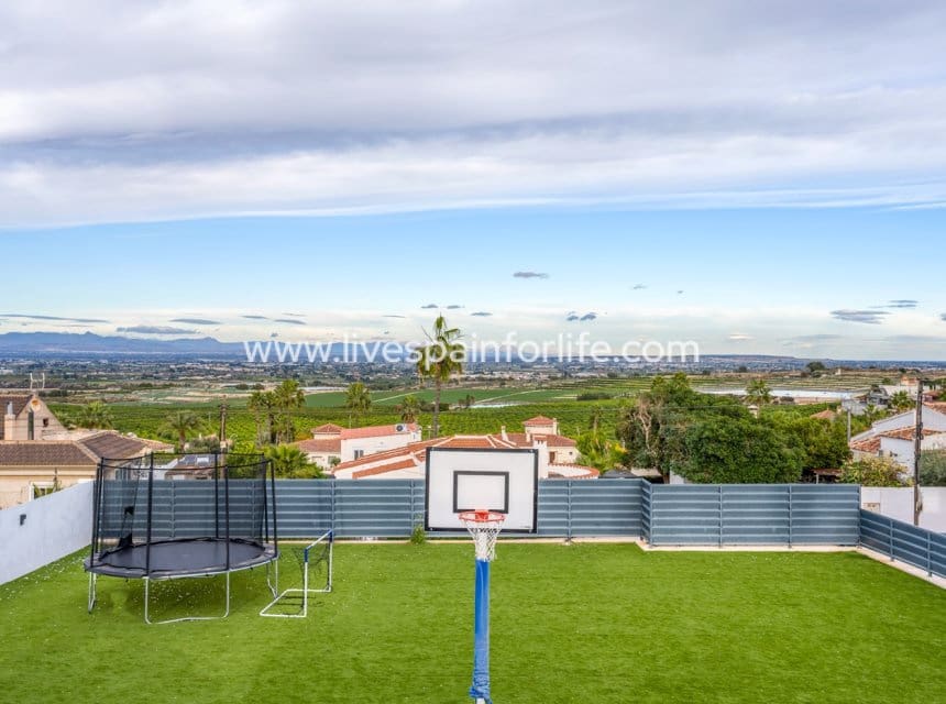 4 sypialnia Willa na sprzedaż w Algorfa z basenem garażem - 950 000 € (Ref: 9715582)