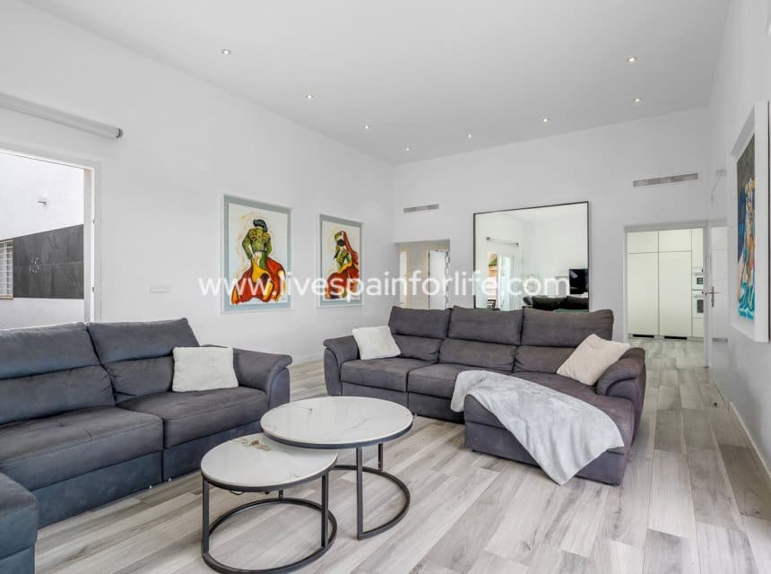 4 sypialnia Willa na sprzedaż w Algorfa z basenem garażem - 950 000 € (Ref: 9715582)
