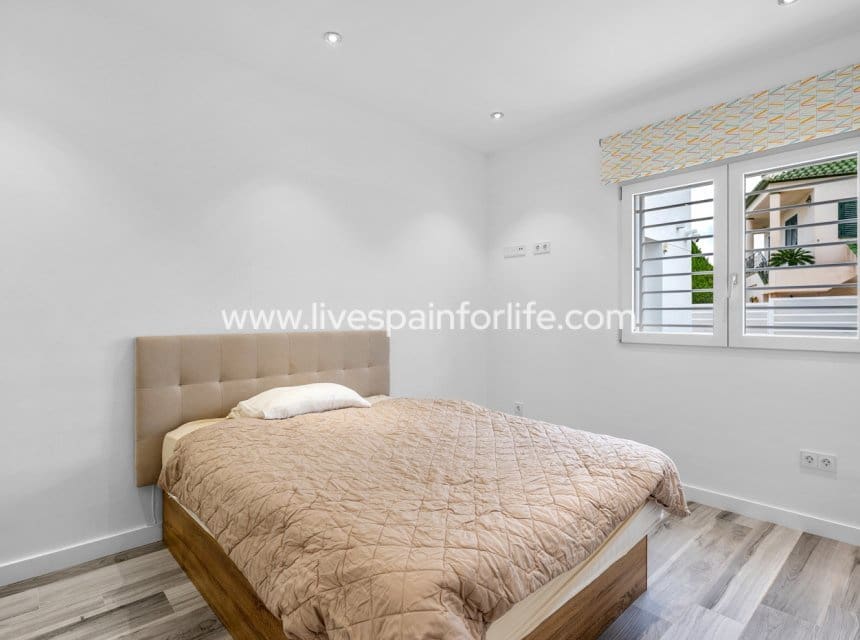 4 sypialnia Willa na sprzedaż w Algorfa z basenem garażem - 950 000 € (Ref: 9715582)