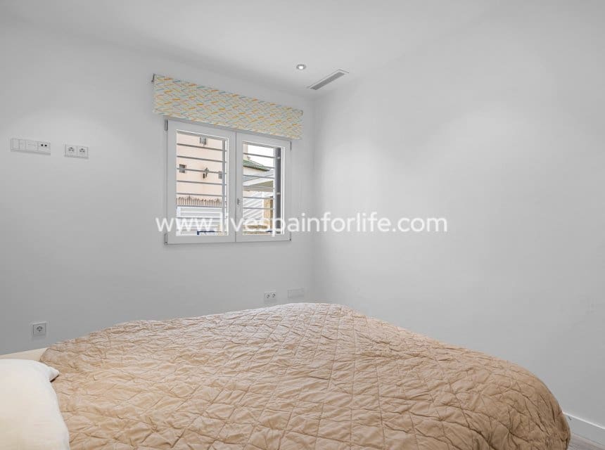 4 sypialnia Willa na sprzedaż w Algorfa z basenem garażem - 950 000 € (Ref: 9715582)