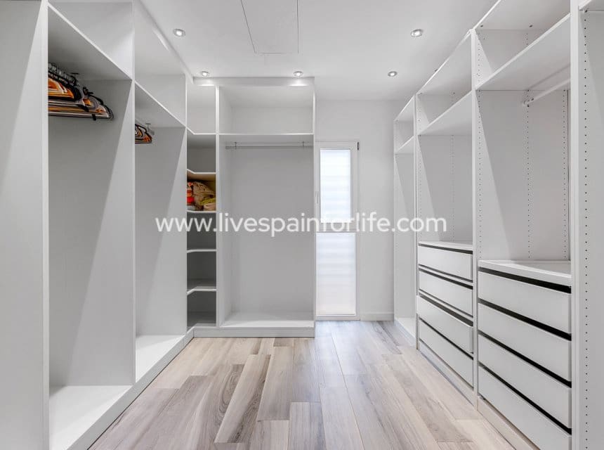 4 sypialnia Willa na sprzedaż w Algorfa z basenem garażem - 950 000 € (Ref: 9715582)
