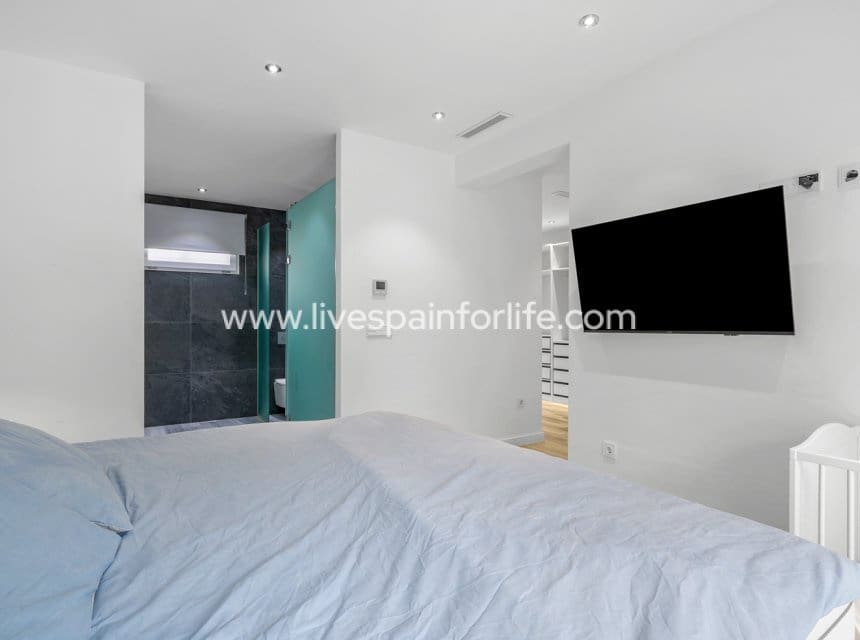 4 sypialnia Willa na sprzedaż w Algorfa z basenem garażem - 950 000 € (Ref: 9715582)