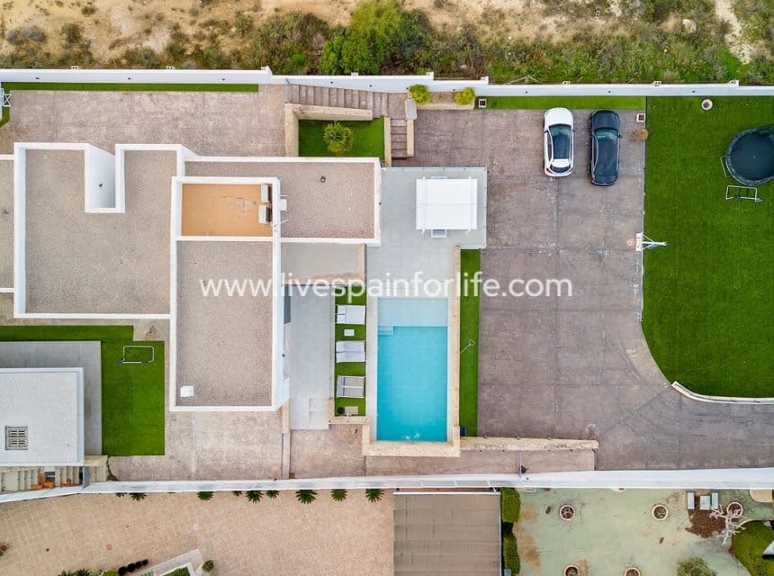 4 sypialnia Willa na sprzedaż w Algorfa z basenem garażem - 950 000 € (Ref: 9715582)