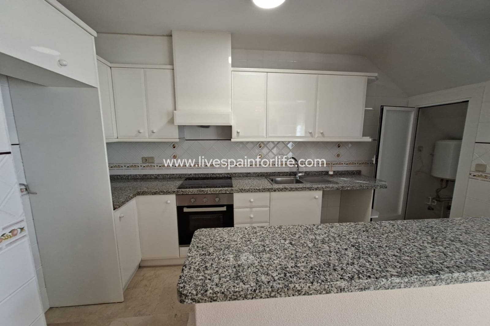 2 makuuhuone Bungalow myytävänä paikassa Orihuela Costa mukana uima-altaan - 229 000 € (Ref: 9720539)